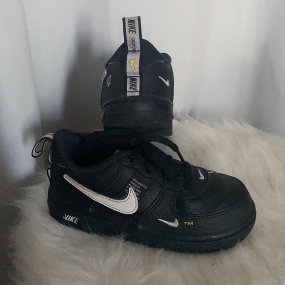 Nike Air Force 1 Low Utility Black White - Picture 2 of 9